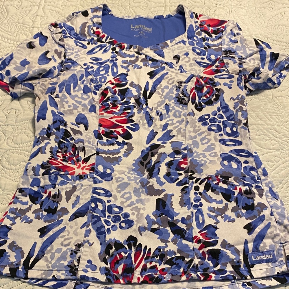 Landau White, Blue & Hot Pink Floral-Leopard Print Scrub Top Sz XS